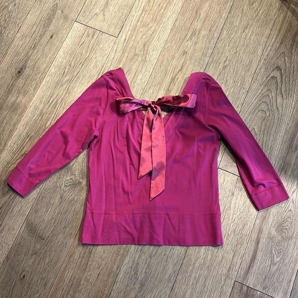 SOFT SURROUNDINGS | front & back vneck with bow detail shirt, size medium - Picture 3 of 3